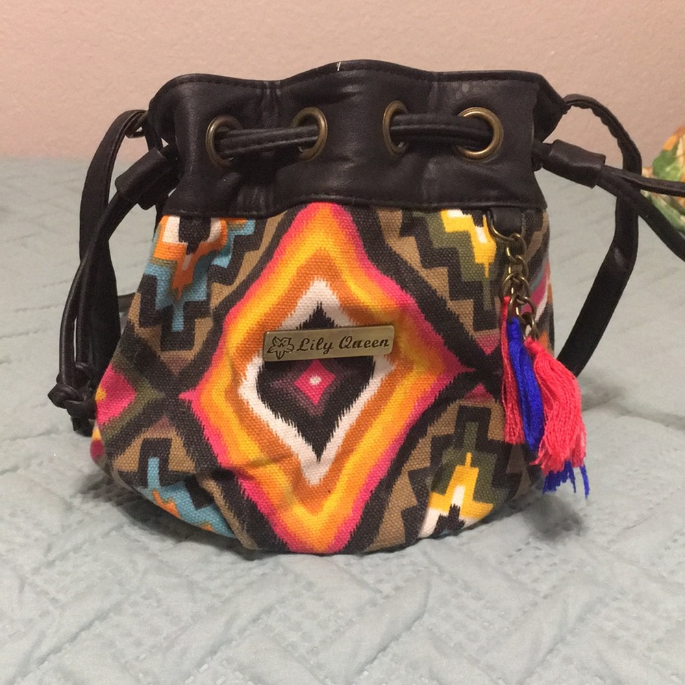 Lily Queen bucket bag